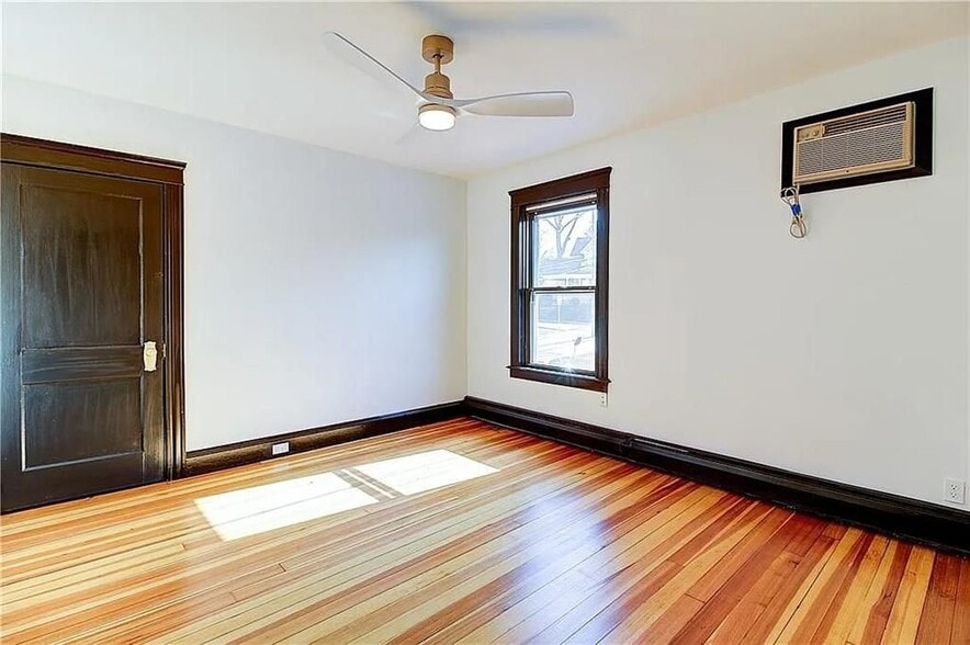 Building Photo - 48 Waltham St