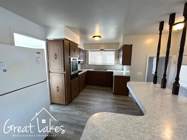 Building Photo - Lovely 2 Bedroom 1  1/2 Bathroom now available for rent