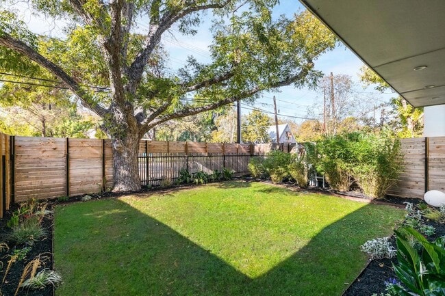 Building Photo - 631 Tillery St