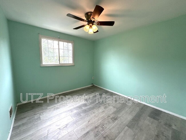 Building Photo - 121 Marydell Dr