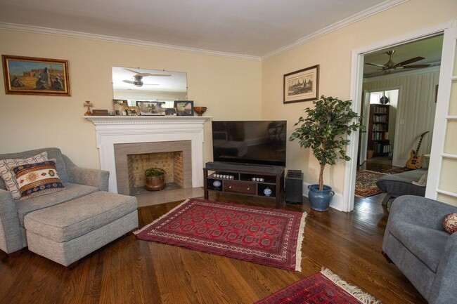 Building Photo - 2715 Kiawah Ave