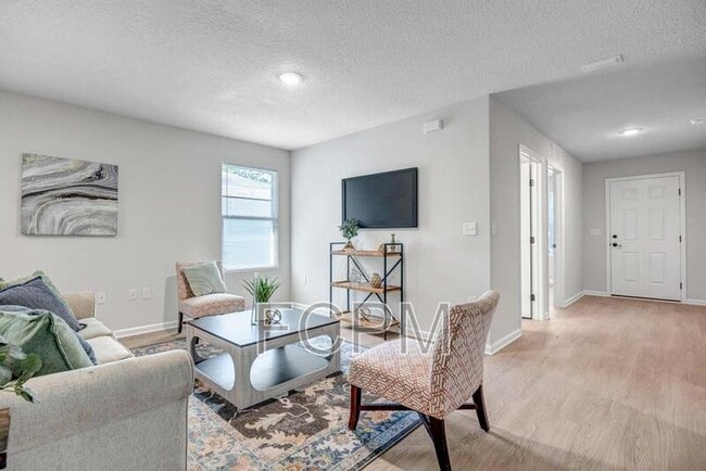 Building Photo - 5460 Amazon Ave