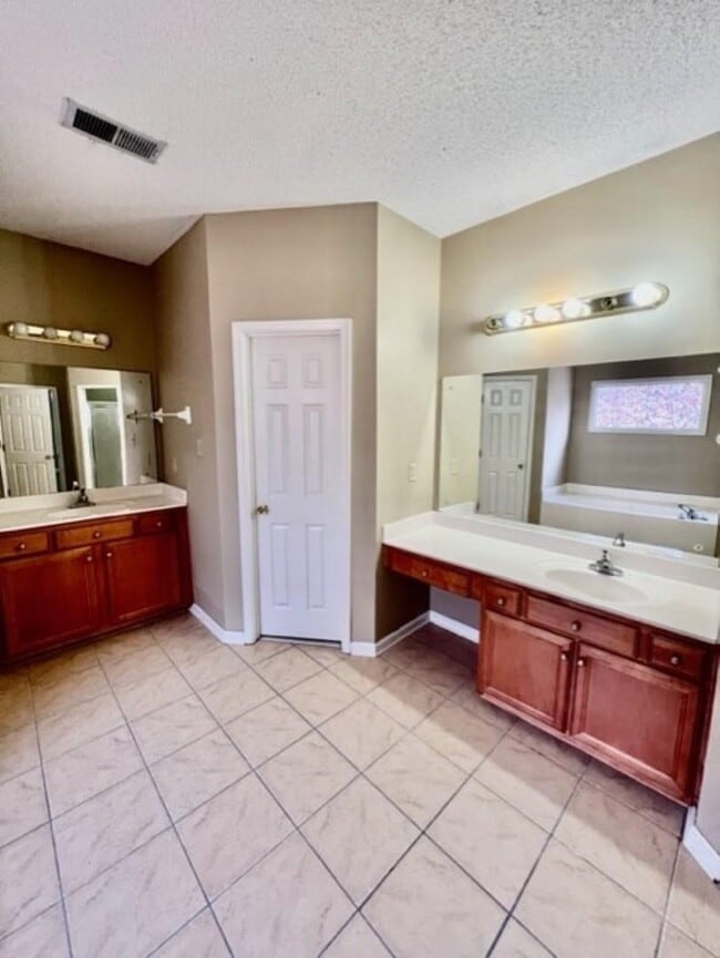 Building Photo - 1464 River Pine Dr