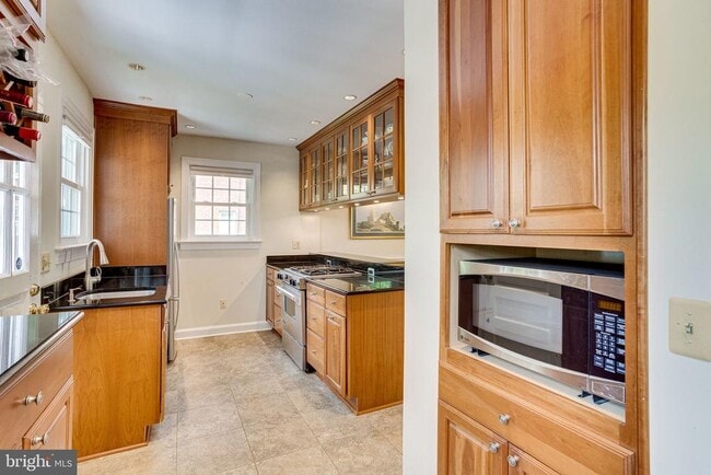 Building Photo - 609 Upland Pl