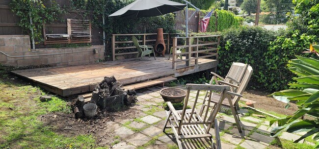 Building Photo - Glendale Awaits You