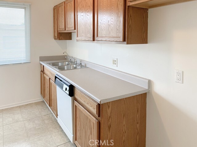 Building Photo - 913 Mariposa St