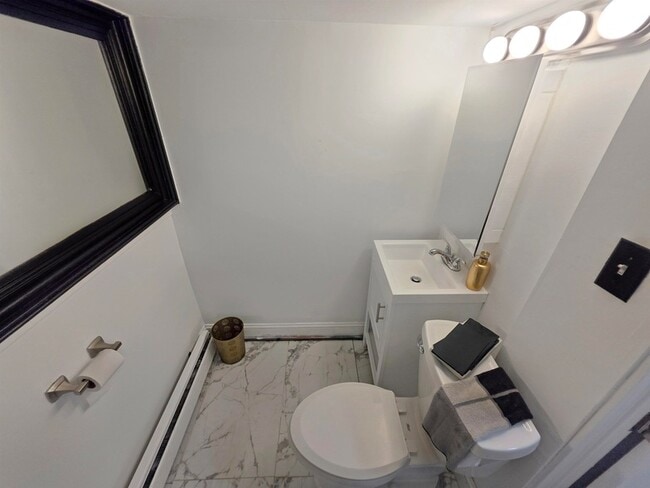 Building Photo - 86 Keer Ave