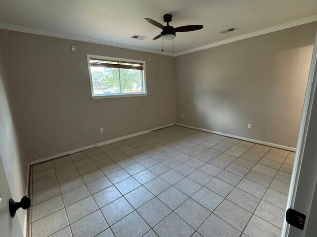 Building Photo - 1079 Tall Oak Dr