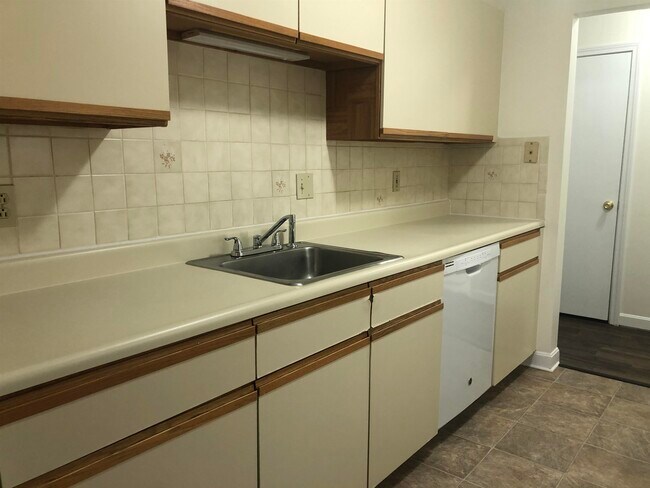 Building Photo - 383 Huse Rd
