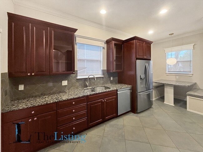 Building Photo - 827 Meridale Ave