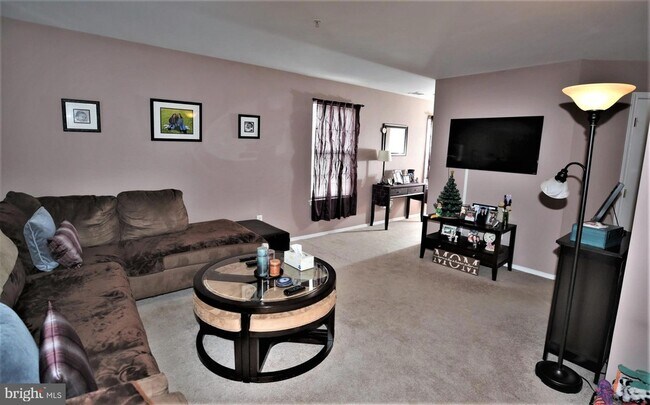 Building Photo - 1303 Blossom Cir