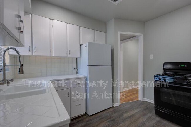 Building Photo - 809 Rittiman Rd