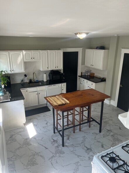 Building Photo - 39 Maplewood Ave