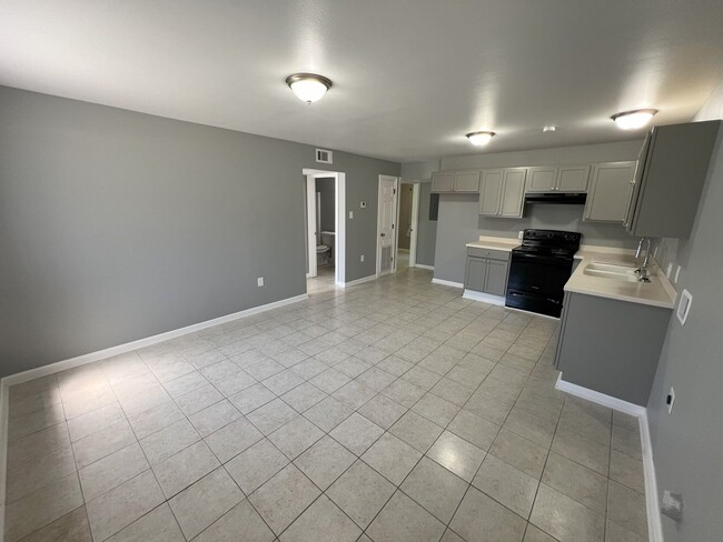 Building Photo - Baker Trails Apartments