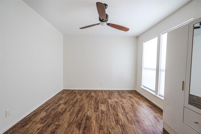 Building Photo - 2106 Lamplight Village Cir