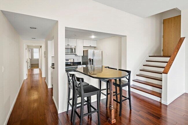 Building Photo - 492 Beacon St