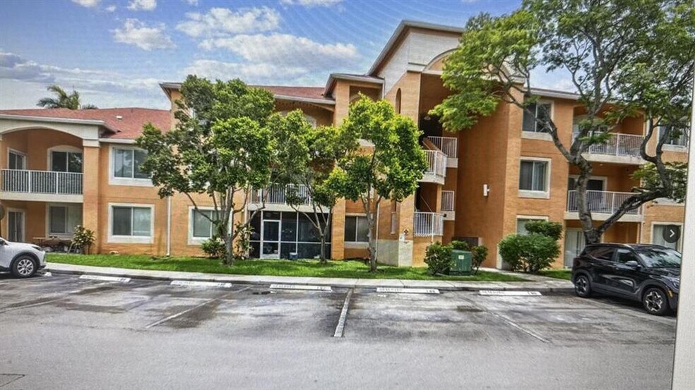 Building Photo - 6952 SW 39th St