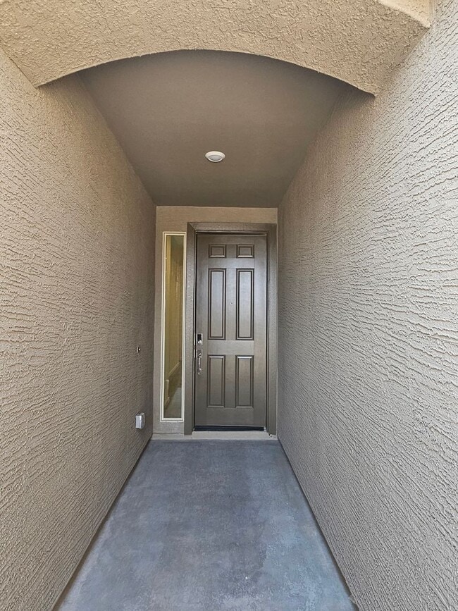 Building Photo - Beautiful new build w mountain views