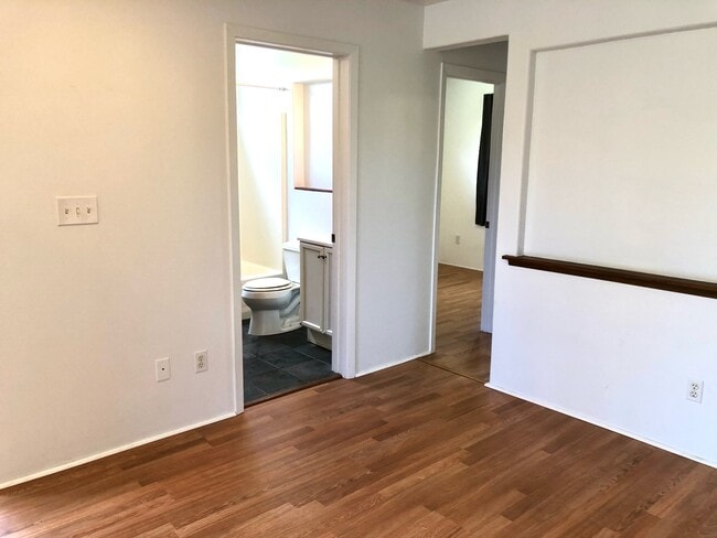 Building Photo - 15-1579-1579 Loke Rd