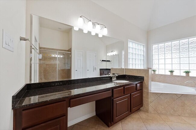 Building Photo - 5502 Lunia Ln