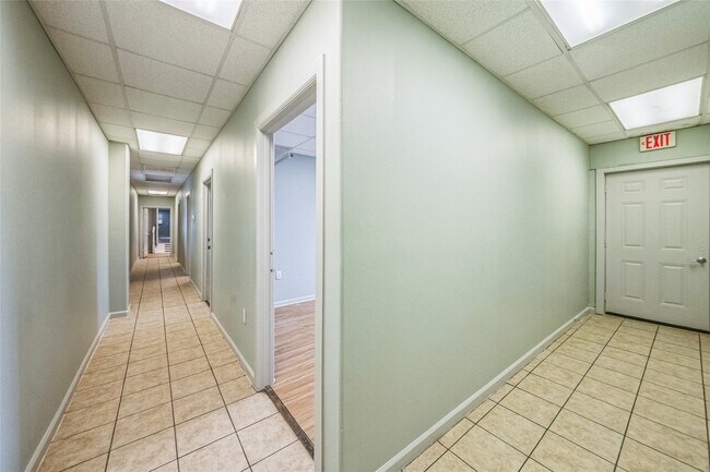 Building Photo - 2119 Jensen Dr