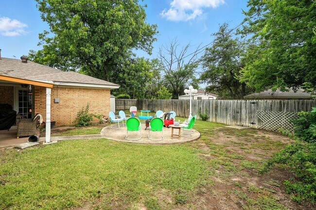 Building Photo - 3026 Ventura Dr