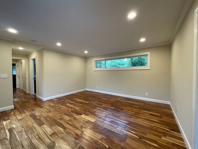 Building Photo - SUNNYVALE - Sunnyvale Updated 4-Bed, 2-Bat...
