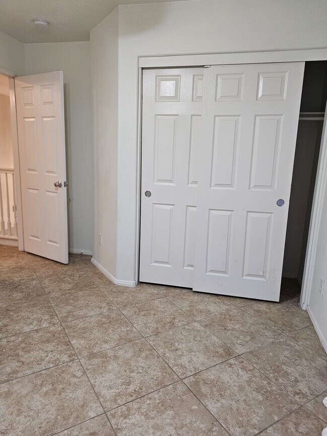 Building Photo - 80575 Stortford Avenue