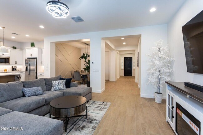 Building Photo - 8543 W Palo Verde Dr
