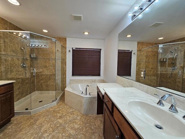 Building Photo - 7533 Topiary Ave