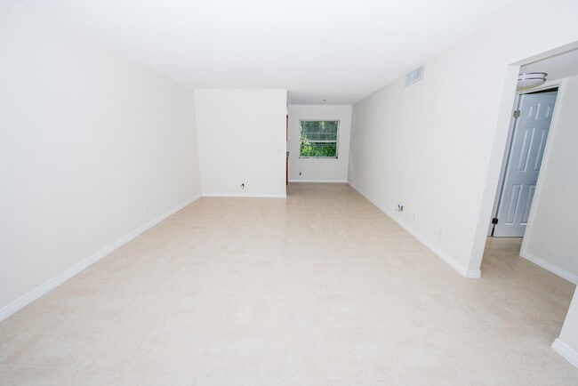 Building Photo - 125 W Hidden Valley Blvd