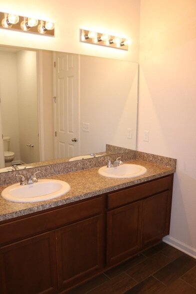 Building Photo - 212 Meadow Crossing Dr