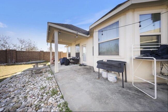 Building Photo - 18106 Alora Springs Trace