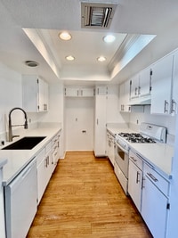 Building Photo - 6400 Kraft Ave