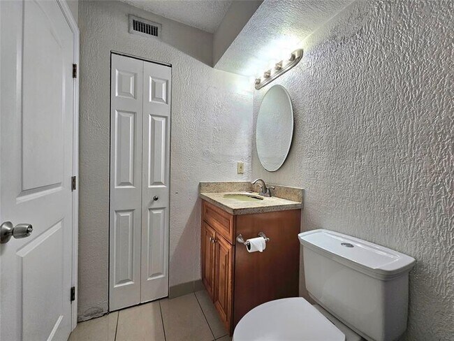 Building Photo - 701 Lyons Rd