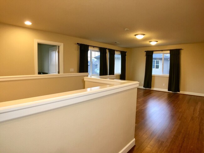 Building Photo - Stunning 3BD  Lake Shore Home with Office and Loft Area!  Gorgeous Finishes!