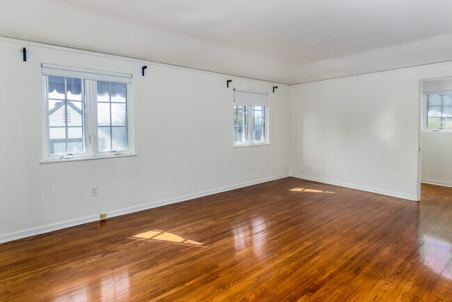 Building Photo - 2041 Fair Oaks Ave