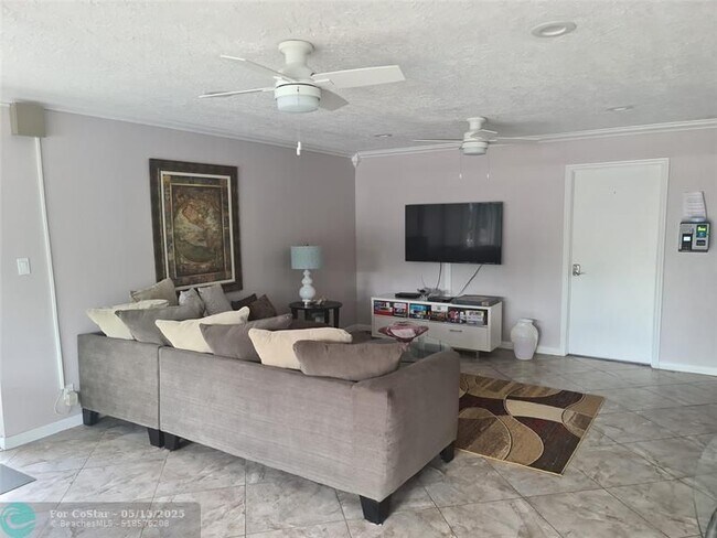 Building Photo - 639 W Oakland Park Blvd