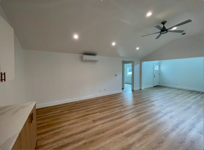 Building Photo - 727-729 2nd St