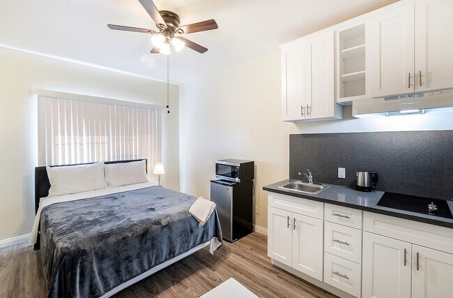 Building Photo - Soto Rose Apartments