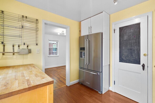Building Photo - 2 Bed 1 Bath - Takoma Park Cottage- Large ...