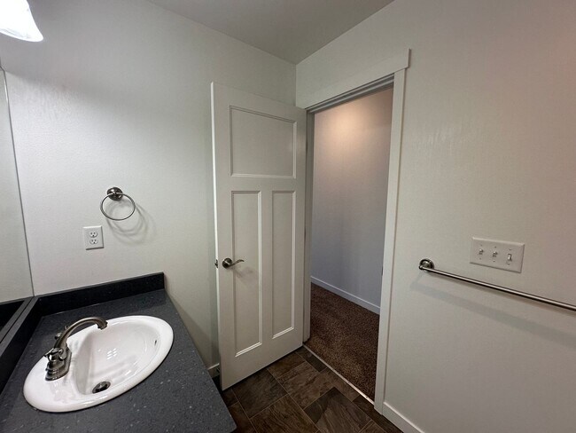 Building Photo - 3 Bed, 2.5 Bath House in Cordata Neighborhood
