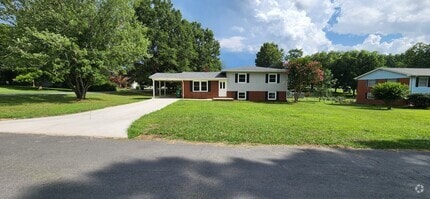 Building Photo - 2006 Monza Dr