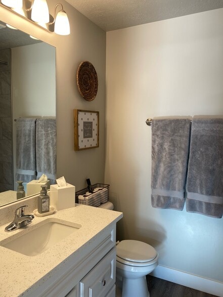 Building Photo - 675 E 4250 S