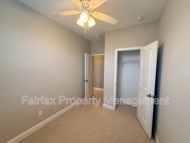 Building Photo - 212 Ellsworth Manor Dr