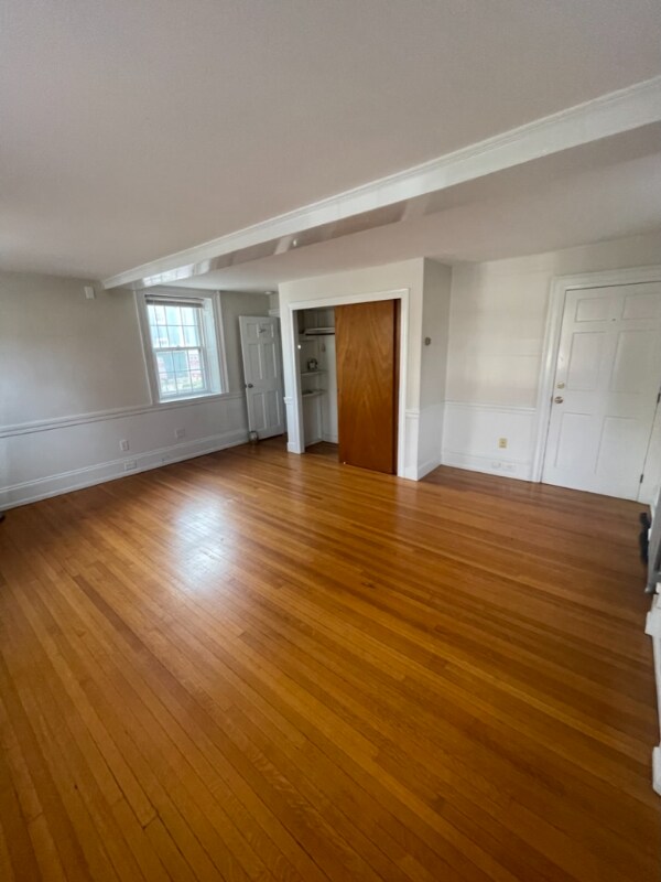Building Photo - 395 Essex St
