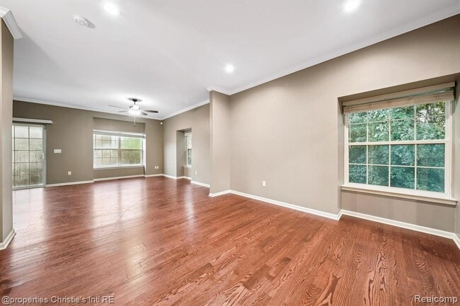 Building Photo - 22051 Parkview Dr