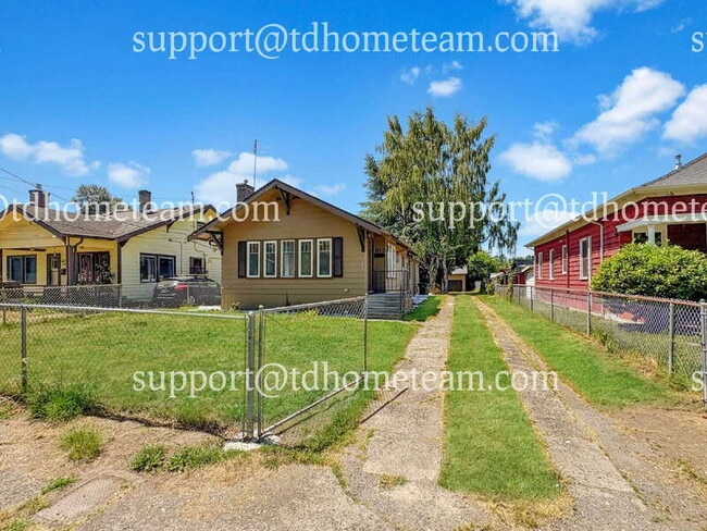 Building Photo - 617 3rd Ave S