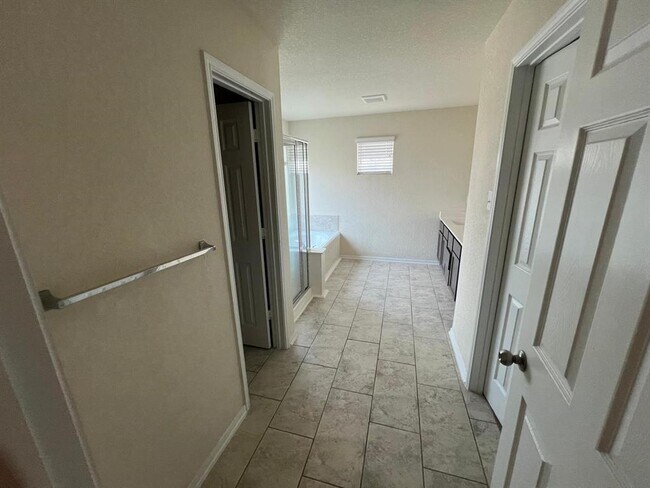 Building Photo - 3014 Vita Dolce Dr