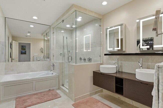 Building Photo - 1172 Hillsboro Mile